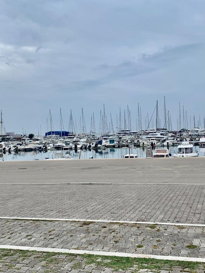 Apartman Ana Zeleni Pojas Bar Exteriör bild